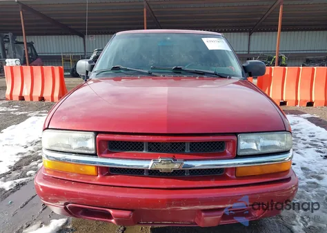 2000 Chevrolet S-10 Ls z USA, uszkodzony, nr VIN 1GCCS1944YK157856